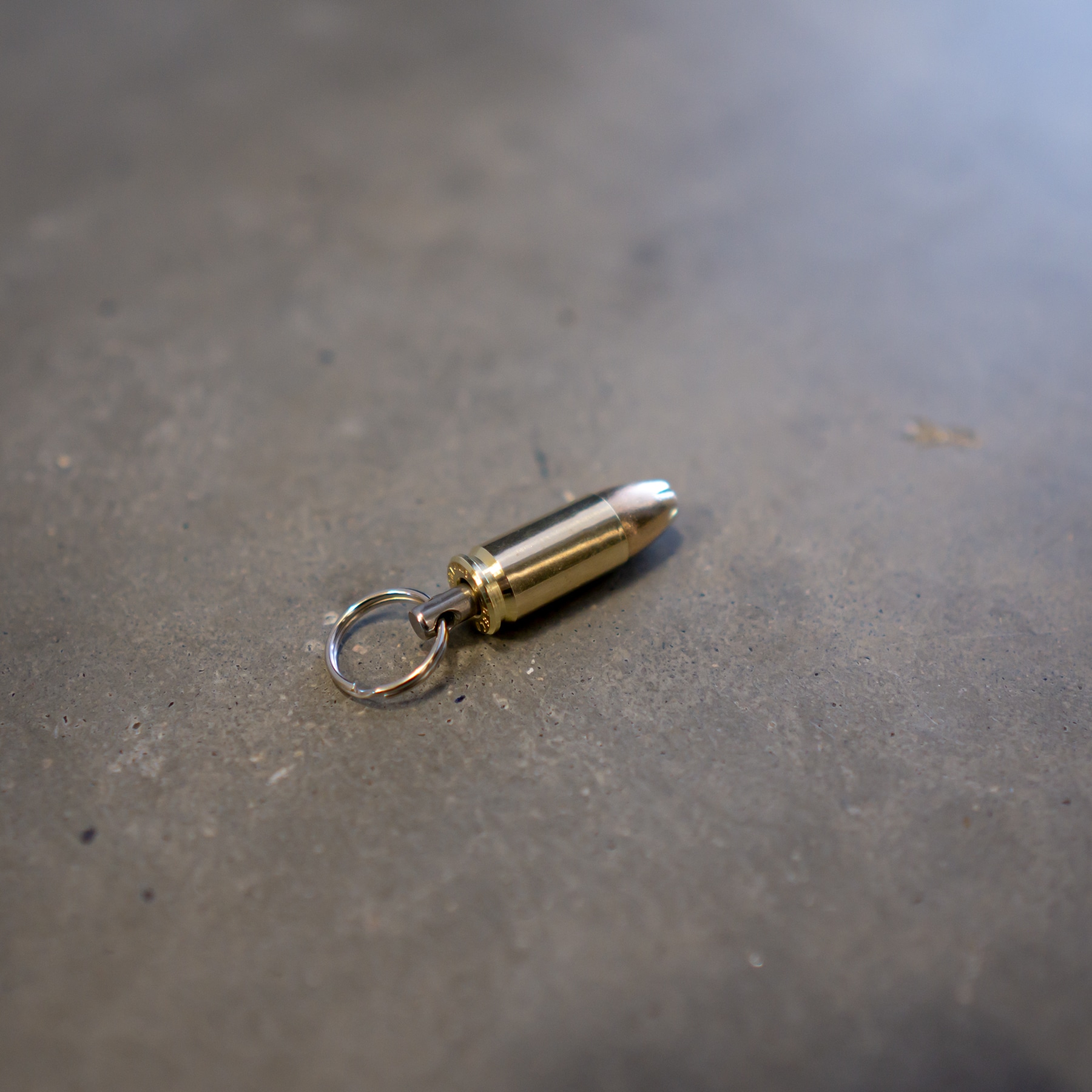 Schlüsselanhänger Patrone Munition Patronenhülse Kunststoff 