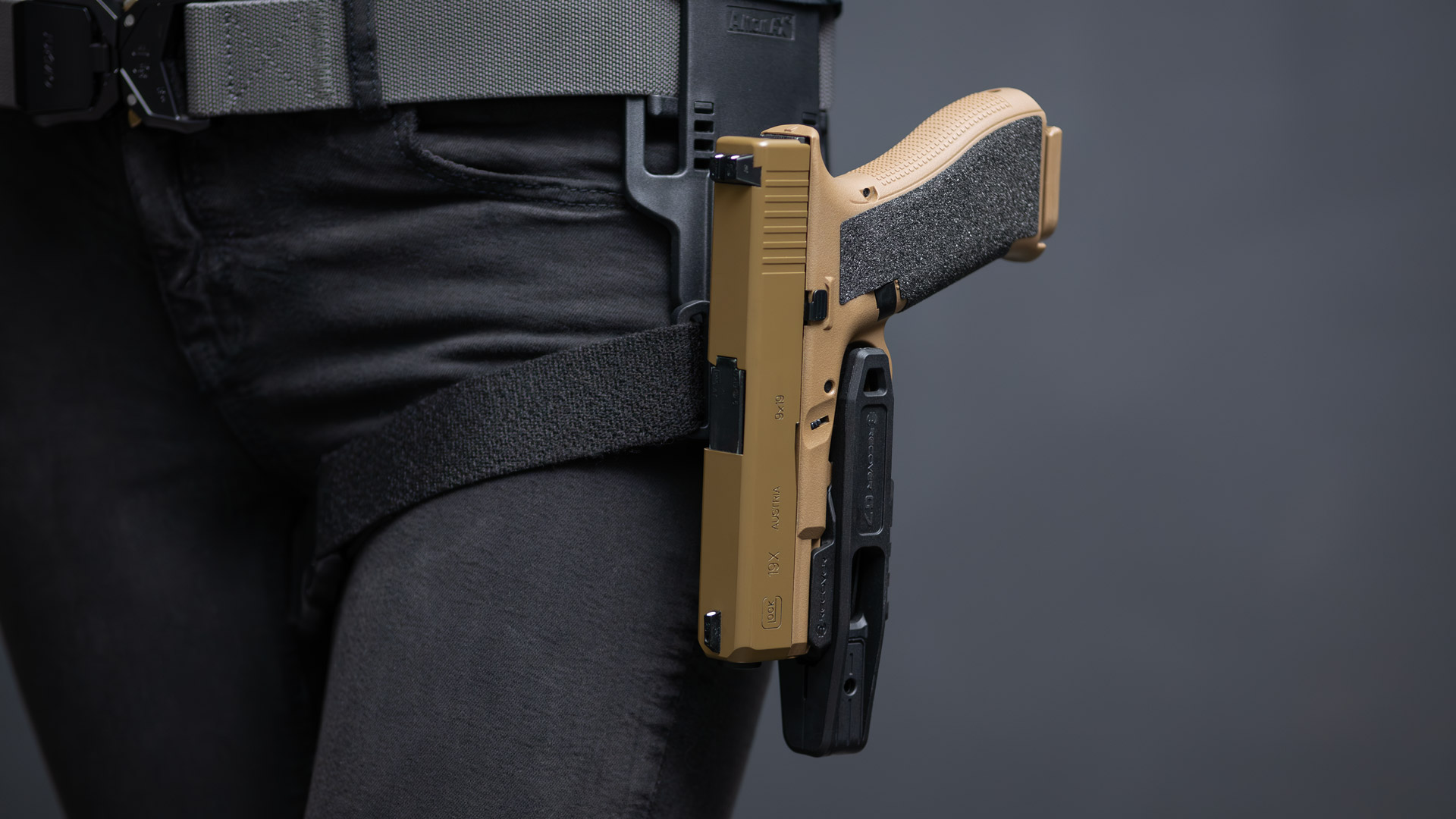 Recover-Tactical-Glock-Holster-G7-with-Glock-19X